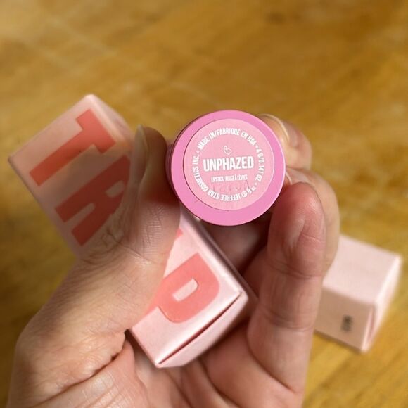 NIB Jeffree Star Cosmetics Velvet Trap Unphazed Velvet Matte Lipstick - Picture 6 of 6